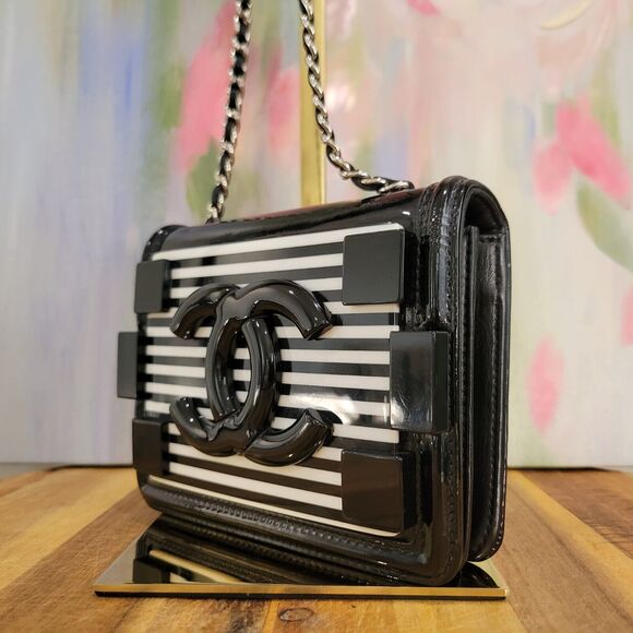 CHANEL Chain Shoulder Bag Patent leather Black Gold CC Auth  AUTH CHANEL  CHAIN BAG BLACK WHITE PATENT LEATHER LADIES W16XH12XD5CM F/S
